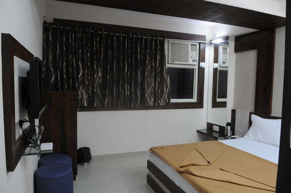 Oyo Hotel Sree Balaji Residency Ahmedabad Værelse billede