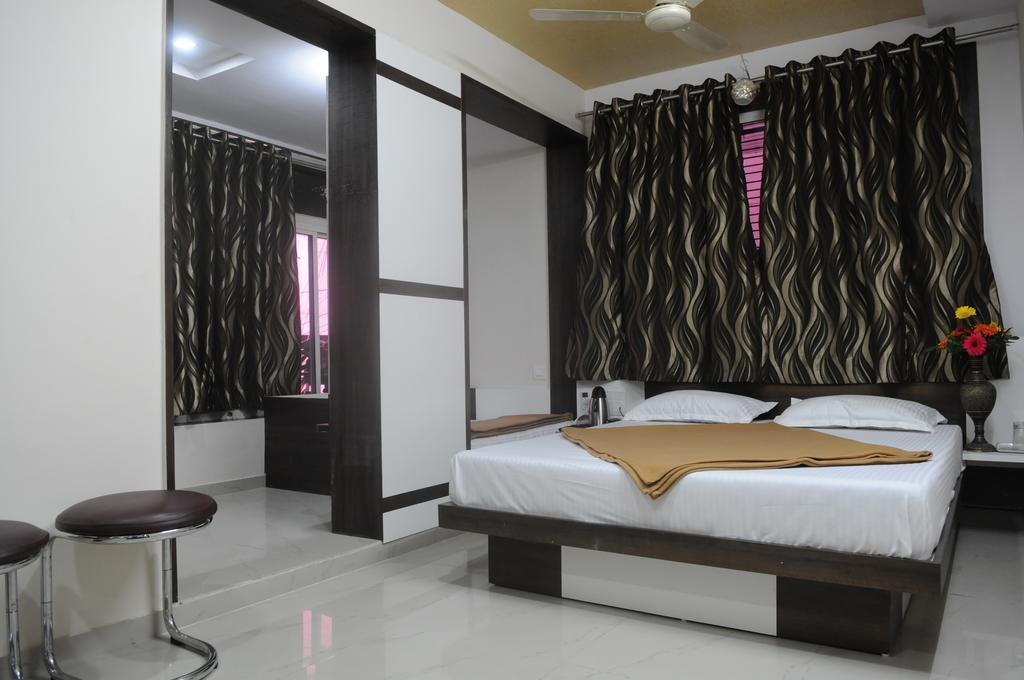 Oyo Hotel Sree Balaji Residency Ahmedabad Eksteriør billede